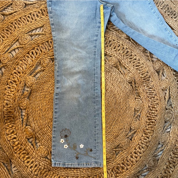 Vintage 70s Bootcut Embroidered Jeans Daisy Light Wash Flare Retro Denim Size 6 - Picture 6 of 9